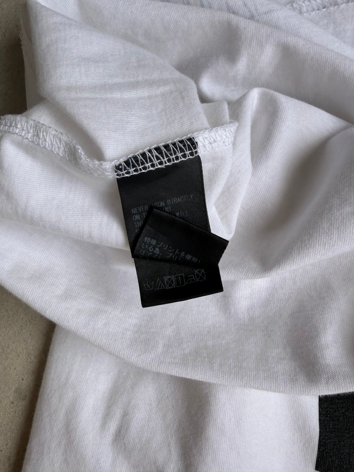 UNDERCOVER - U tee