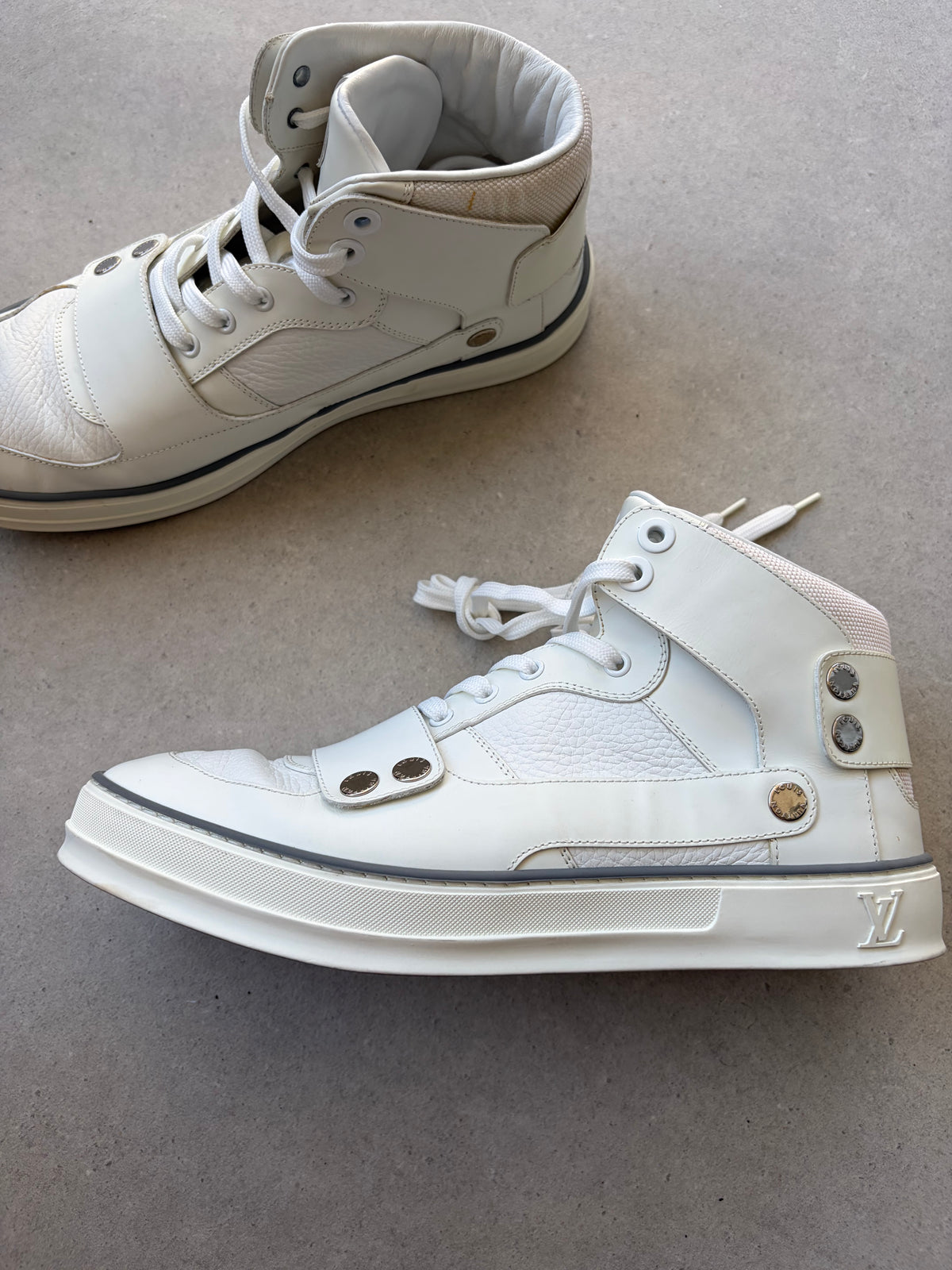 LOUIS VUITTON - High-top sneakers