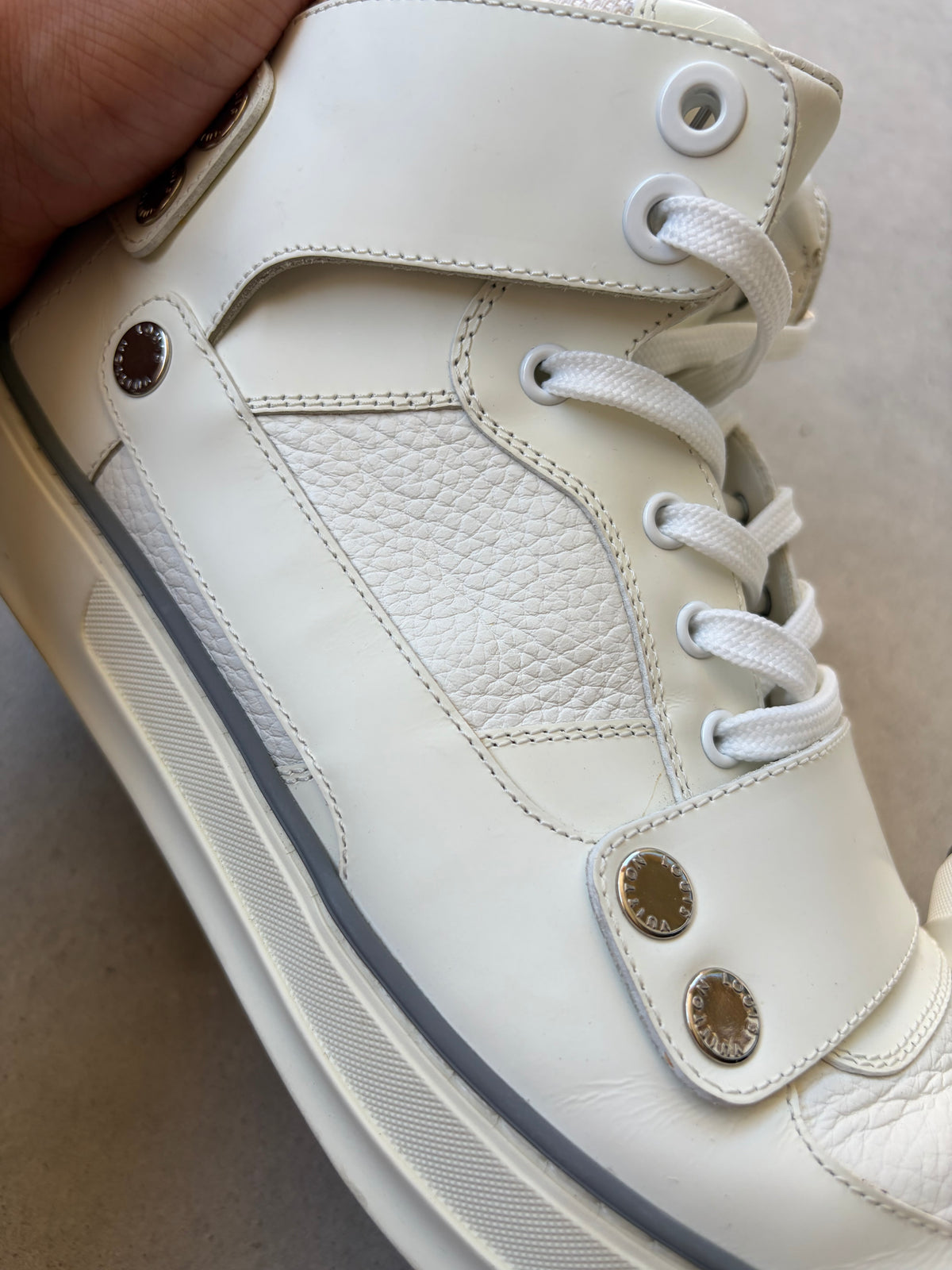 LOUIS VUITTON - High-top sneakers