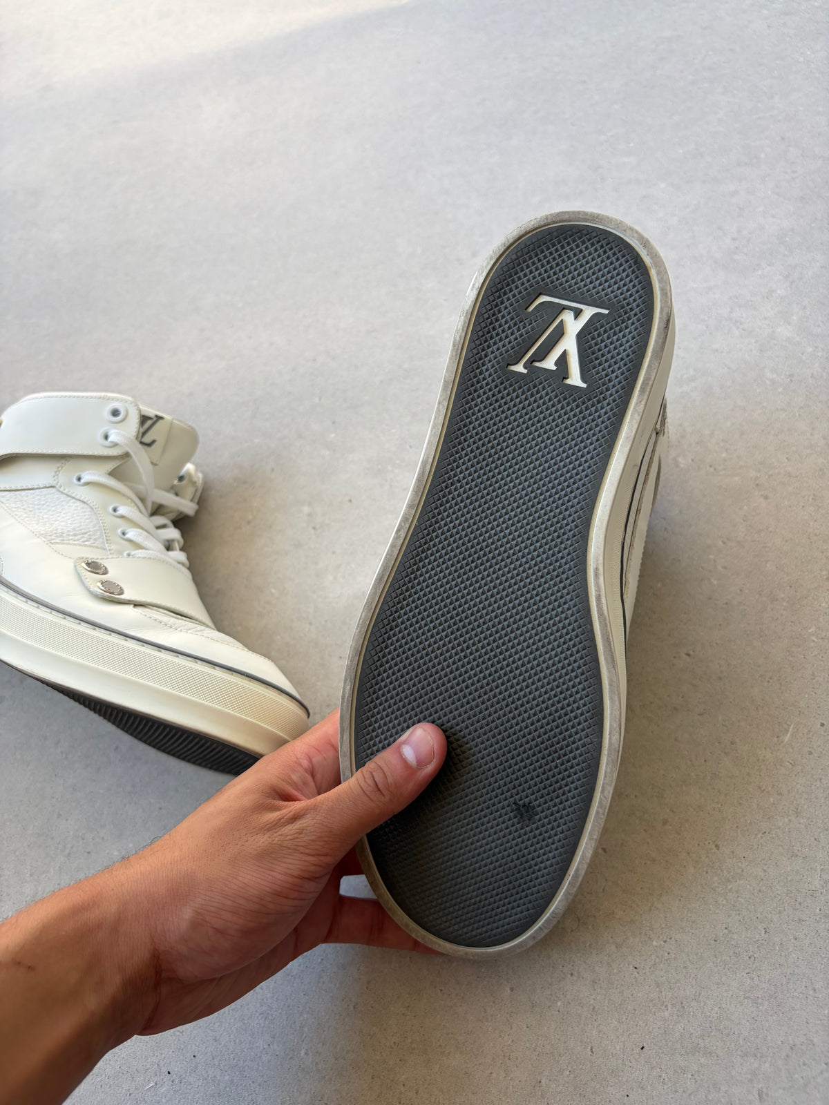 LOUIS VUITTON - High-top sneakers