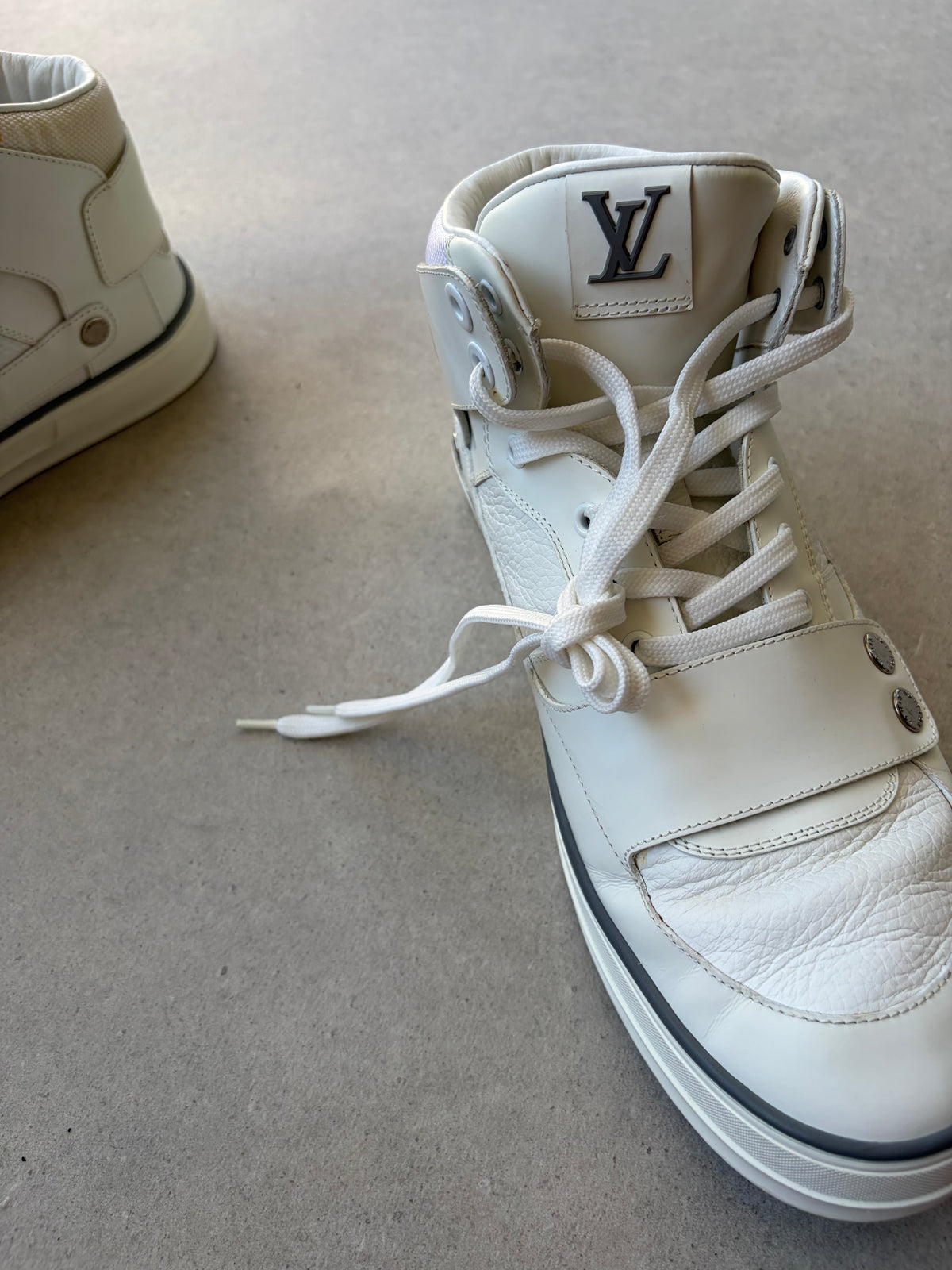 LOUIS VUITTON - High-top sneakers