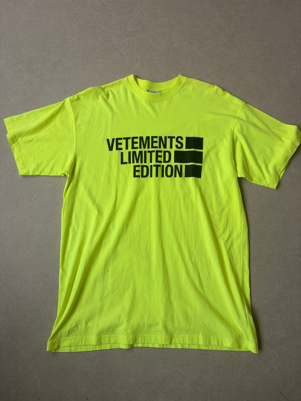 VETEMENTS - Oversized graphic tee